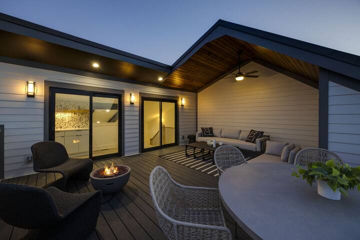 Elevate – Modern Luxury – Stunning City Views gallery image 2