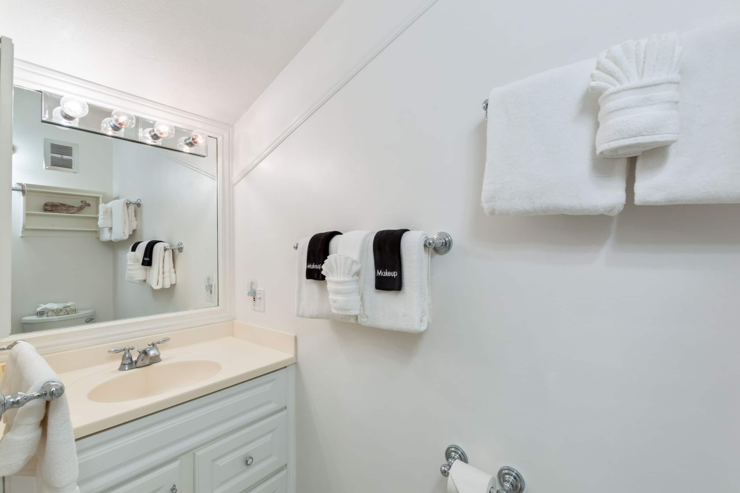 Condo in Lahaina · ★5.0 · 2 bedrooms · 2 beds · 2 baths - Image 34
