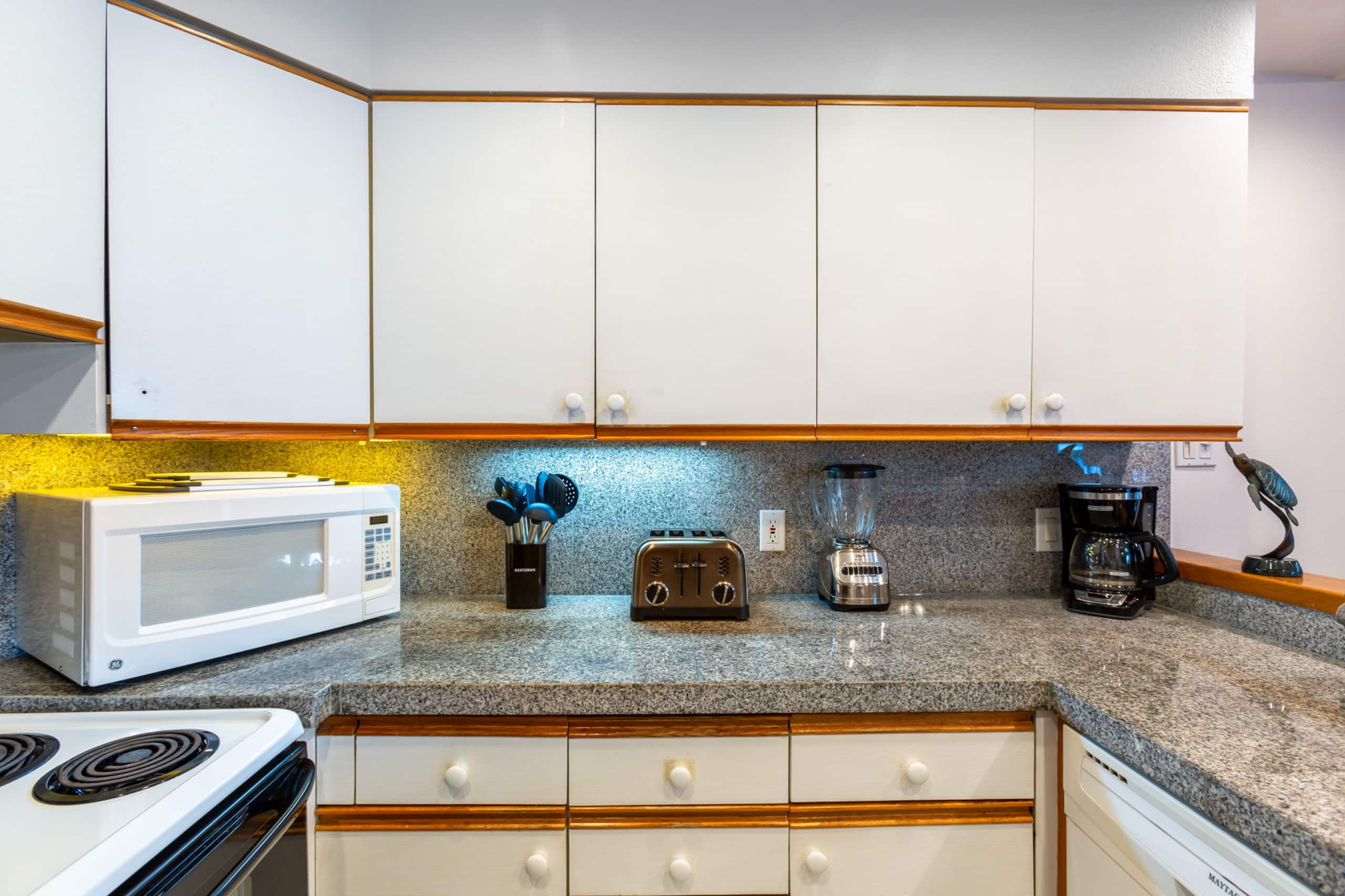 Condo in Lahaina · ★5.0 · 2 bedrooms · 2 beds · 2 baths - Image 13