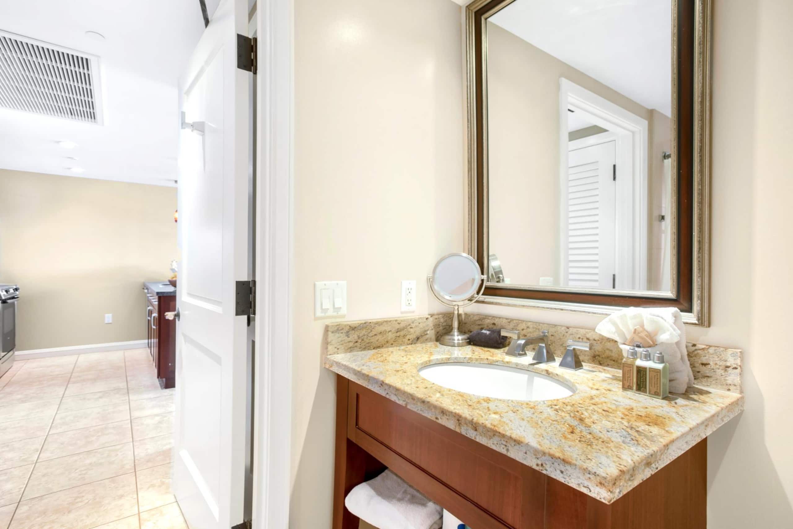 Condo in Lahaina · ★4.71 · 1 bedroom · 2 beds · 1 bath - Image 28