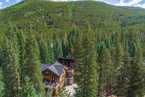 Modern Luxury•Hot Tub•Game Room•Heated Garage