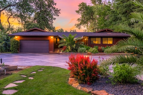 Riverfront Retreat - Pool and Hot Tub Escape