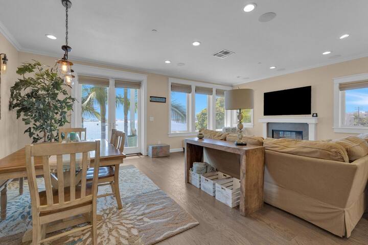 Bayfront 4BD Home- Rooftop Deck w/ Hot Tub & BBQ! gallery image 5