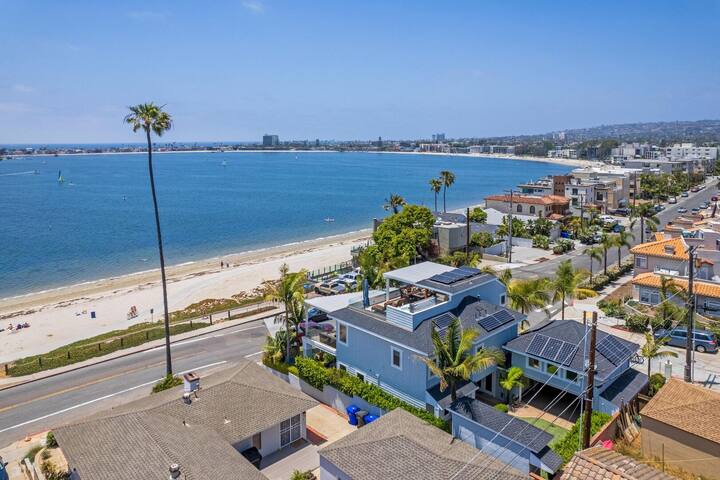 Bayfront 4BD Home- Rooftop Deck w/ Hot Tub & BBQ! gallery image 4