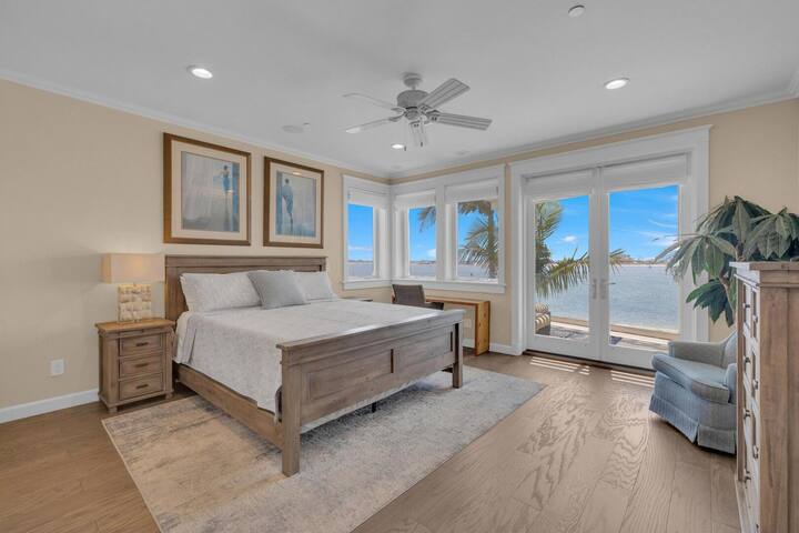 Bayfront 4BD Home- Rooftop Deck w/ Hot Tub & BBQ! gallery image 2