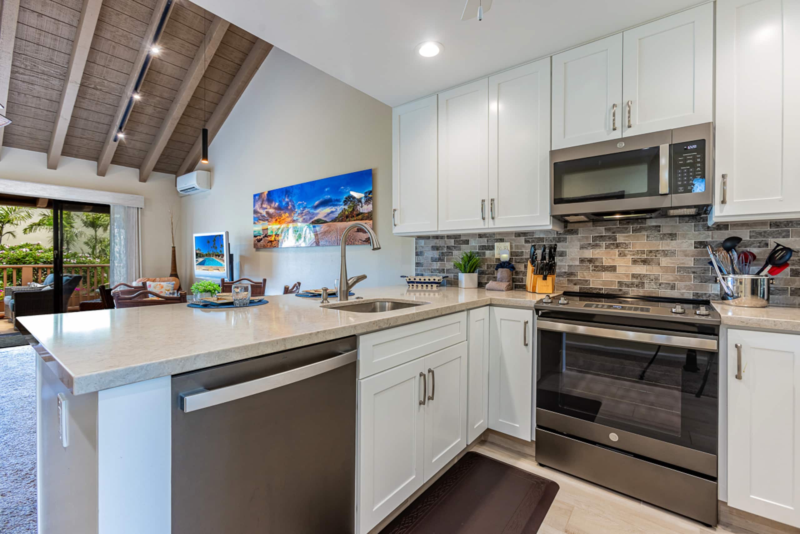 Condo in Kihei · ★4.33 · 2 bedrooms · 4 beds · 2 shared baths - Image 17