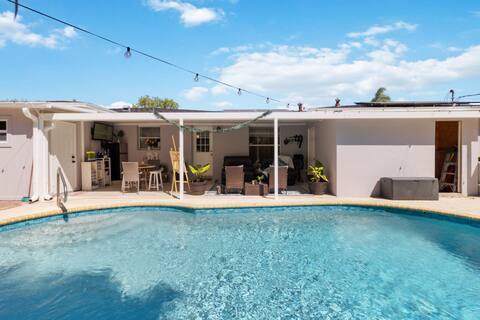 6BR Heated Pool Triplex Perfect for Gatherings