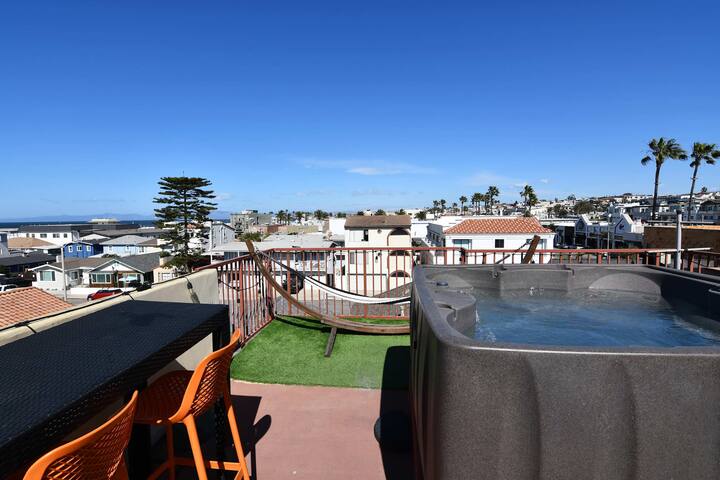Luxe Coastal Haven with Rooftop Deck & Hot Tub gallery image 3