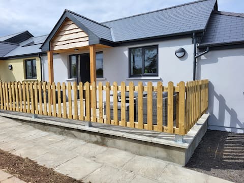 Dog Friendly Cottage sleeps 4 with Sea Views