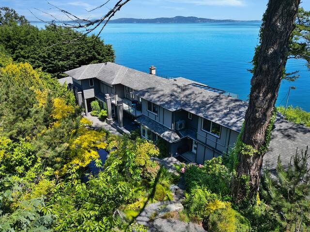 Oceanfront Oasis gallery image 2