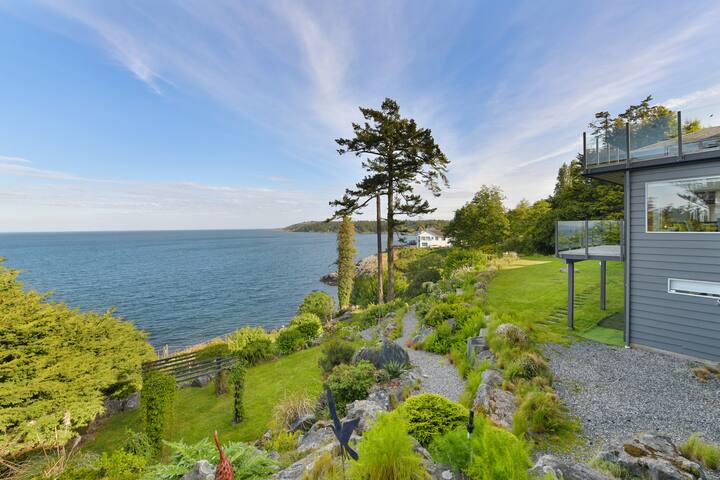 Oceanfront Oasis gallery image 4