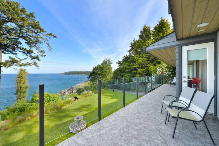 Oceanfront Oasis gallery image 3