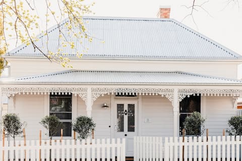 Jon Jon - Luxury In The Heart Of Beechworth