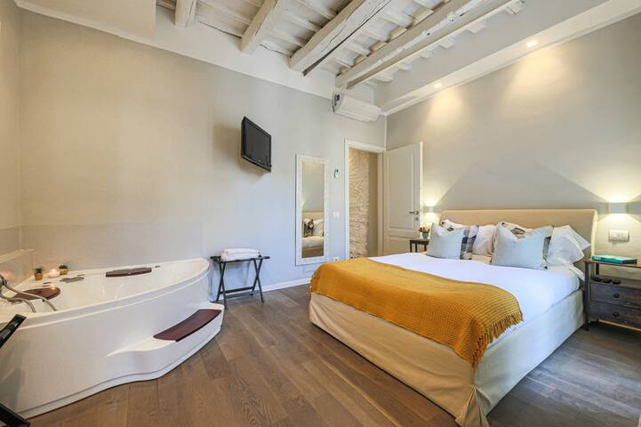 Fiesolana’s Flower gallery image 2