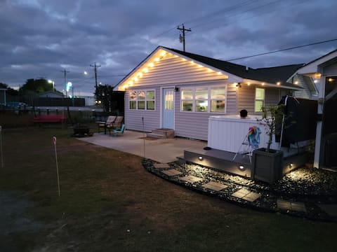 Two waterfront homes, docks, Hot tubs, 7 bedrooms
