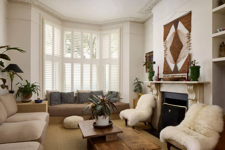 Art-inspired designer Family Home – Private Garden gallery image 5