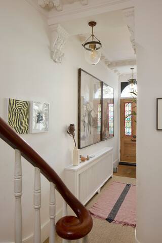 Art-inspired designer Family Home – Private Garden gallery image 2