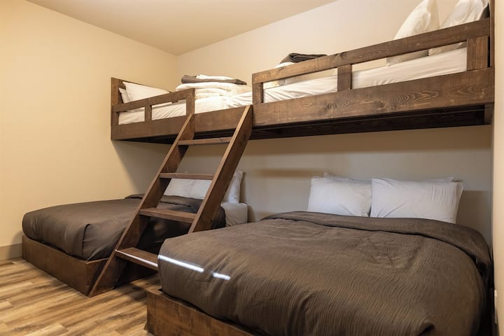 Prilagođeni bračni /dvostruki kreveti na kat