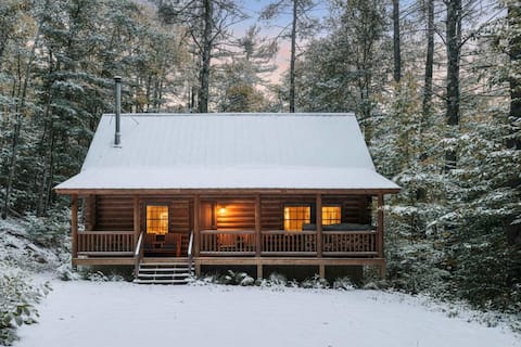 Peaceful 3-BR Cabin 40-Min to Stratton
