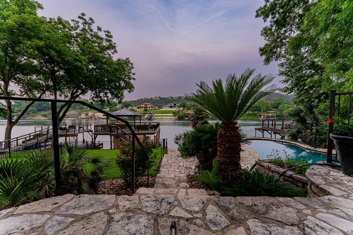 Austin Retreat: Scenic, Secluded, Stylish Stay gallery image 5