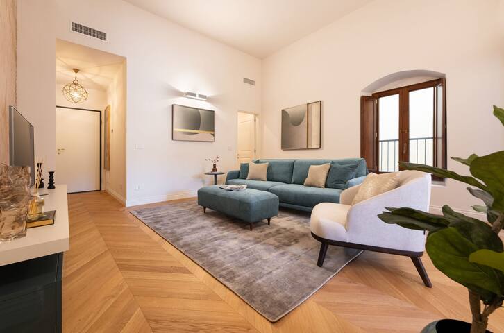 Modern Florentine Terrace gallery image 2