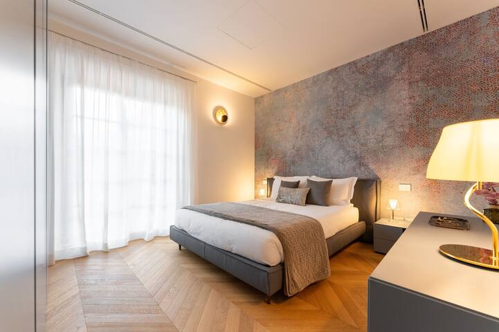 Modern Florentine Terrace gallery image 5