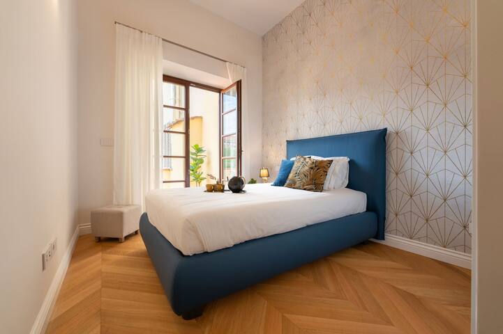 Modern Florentine Terrace gallery image 3