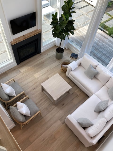 Top performing Airbnb: Modern Home! Walk to Downtown! No Pets. in Marthas Vineyard