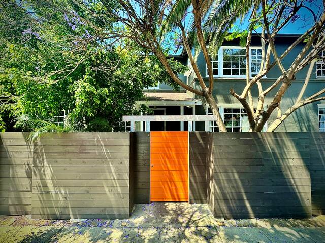 The Venice Beachwood