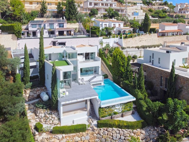 Servi Rentals managed Airbnb listing 1