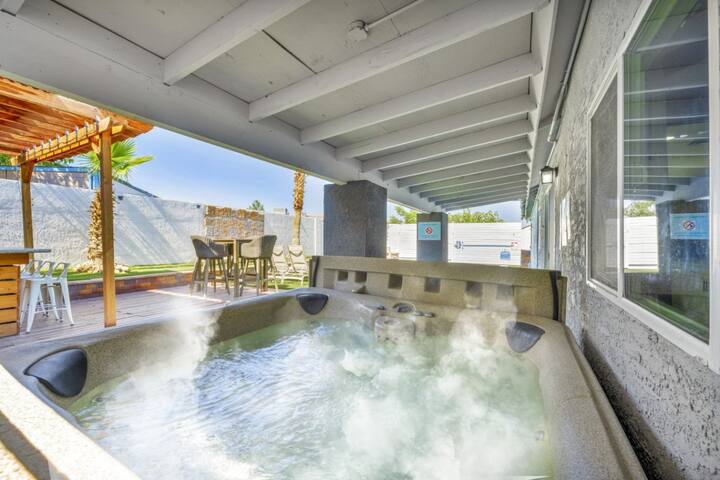 6BR Vegas Game Paradise Pool, Hot Tub & More Fun gallery image 5