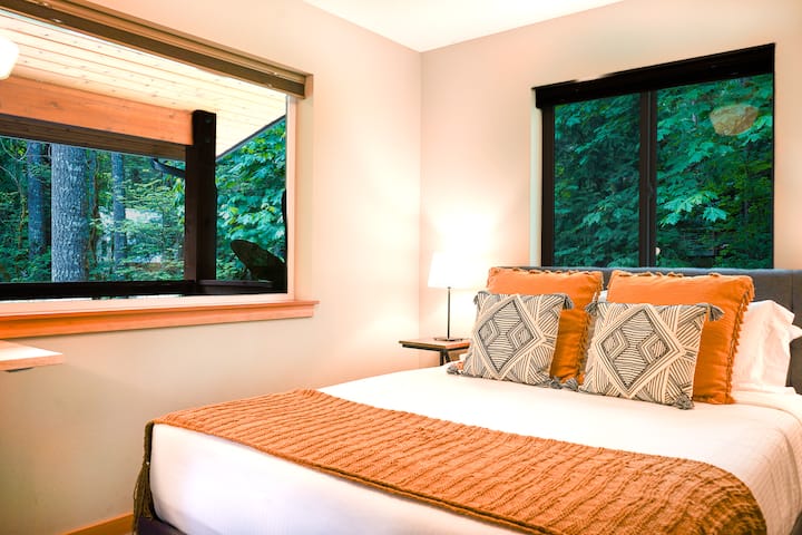 Двойна спалня на горния етаж