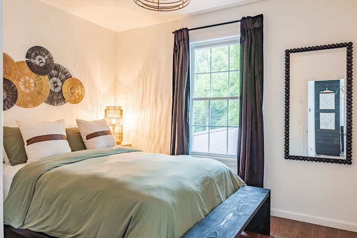 First guest bedroom on the 2nd floor 