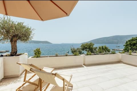 2- Herceg Novi: Prime Location, Terrace & Beach