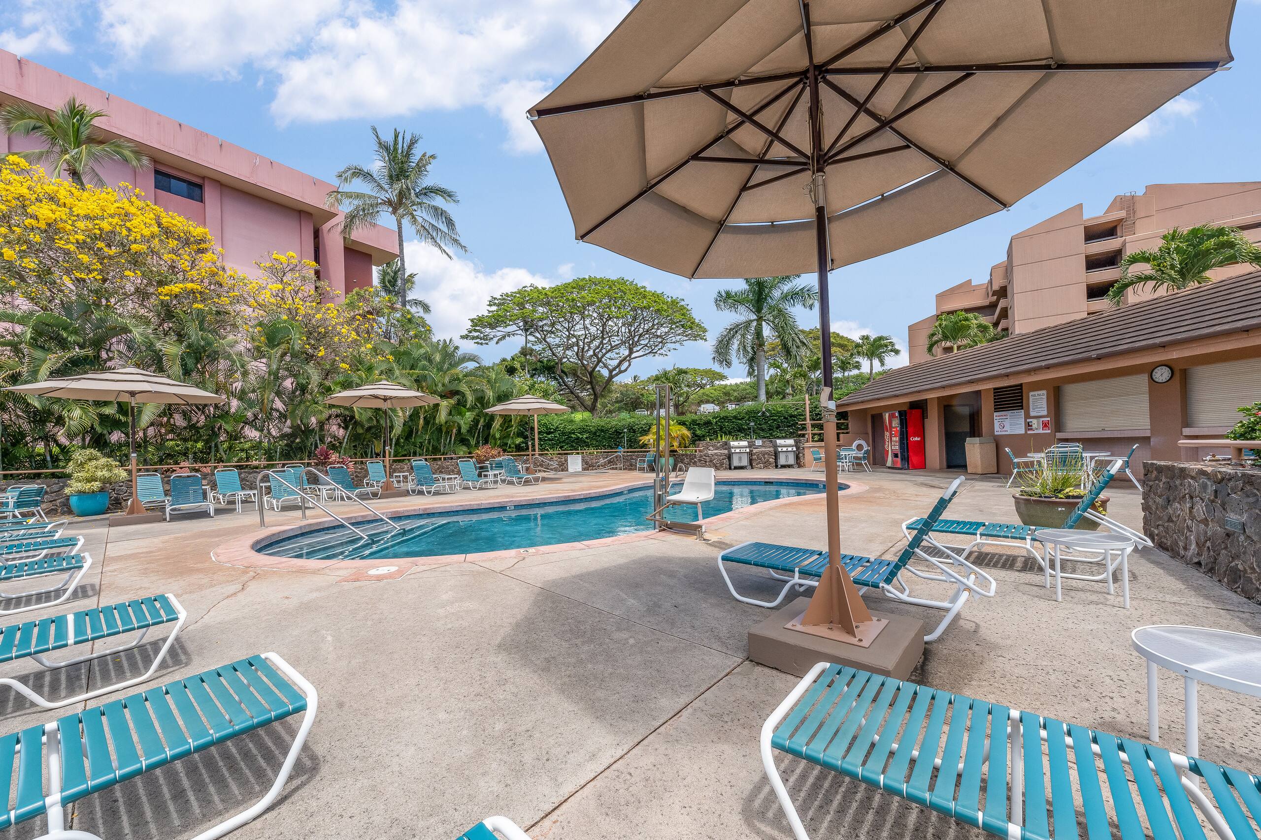 Condo in Lahaina · ★4.81 · 1 bedroom · 2 beds · 1 bath - Image 37