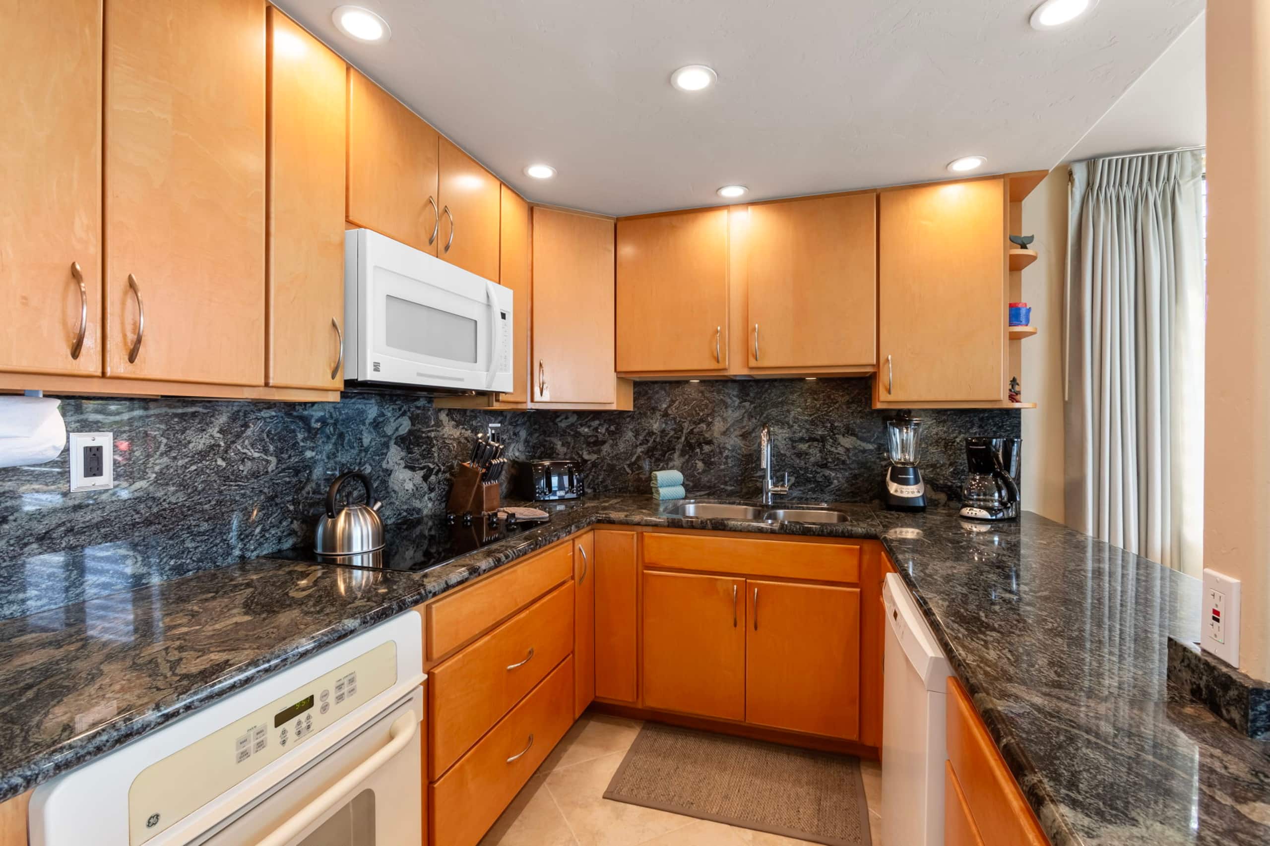 Condo in Lahaina · ★5.0 · 2 bedrooms · 3 beds · 2 baths - Image 14