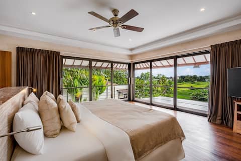 6BR Canggu Villa: Pool, Rice Views, Large Groups