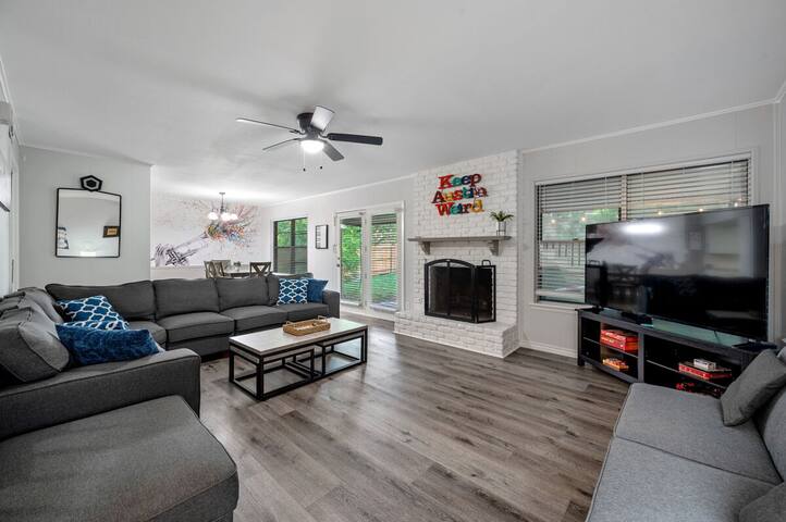 Group Friendly Austin Home | Games + Outdoor Fun gallery image 4