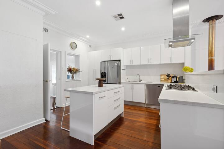 Stunning Large Home in Scarborough with a Pool gallery image 5