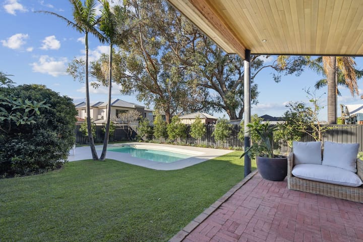 Stunning Large Home in Scarborough with a Pool