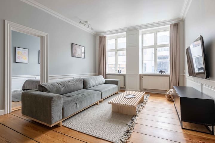 Charming 4BR Apartment w/Bathtub in Latin Quarter