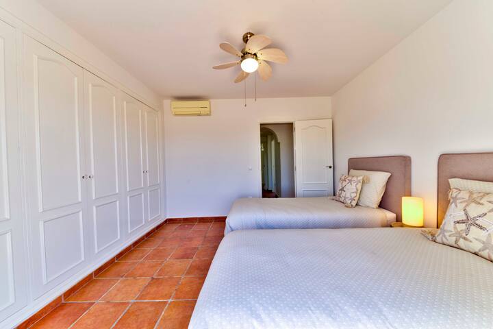Chambre avec lits jumeaux
