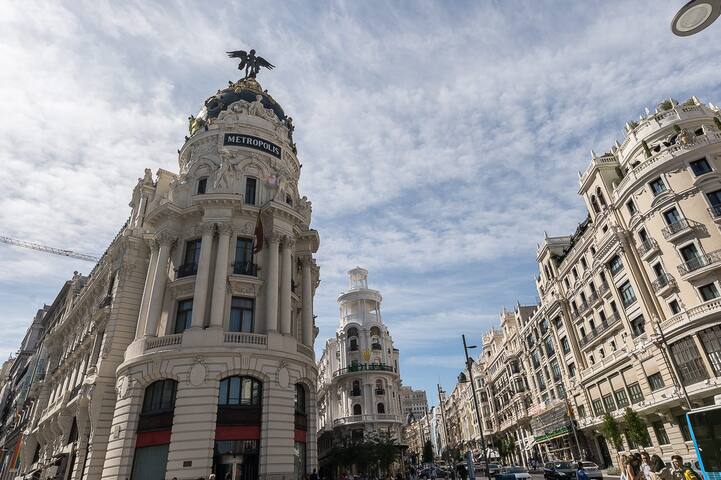 Homeclub | Exclusive Apartment on Calle Alcalá gallery image 5