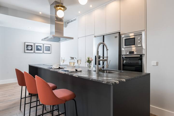 Homeclub | Exclusive Apartment on Calle Alcalá gallery image 4