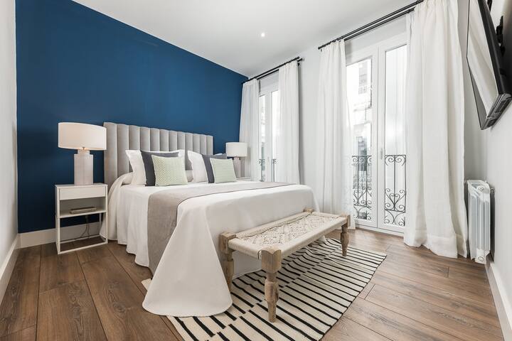 Homeclub | Exclusive Apartment on Calle Alcalá gallery image 3