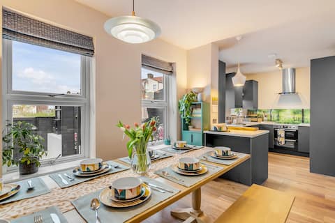 Eco Luxury Townhouse in Norwich with Parking