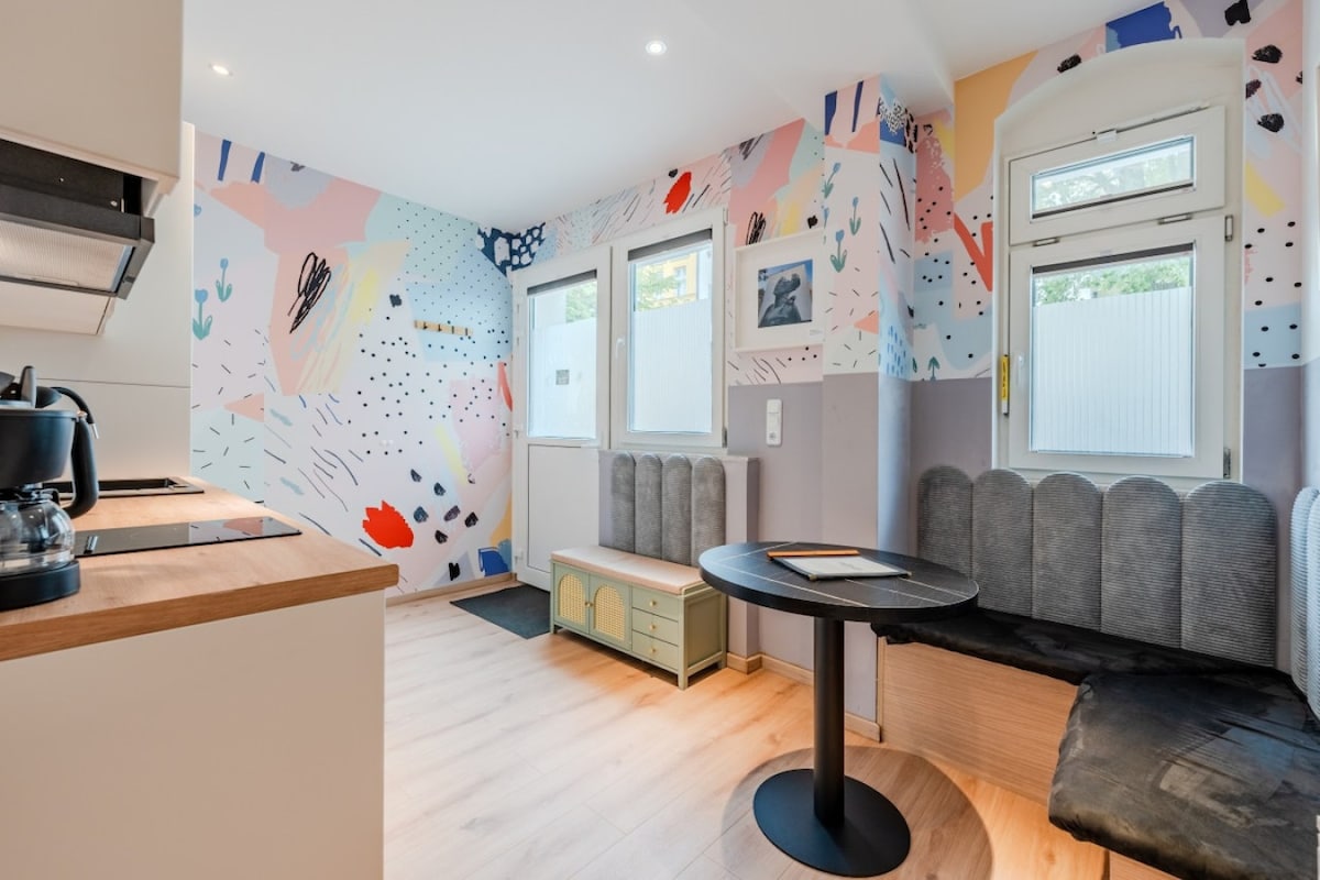 Top performing Airbnb: Central & Self Check-in | Street Art Studio in Gesundbrunnen