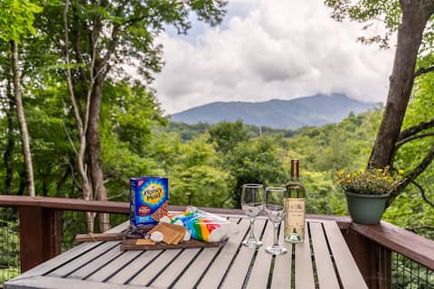 S'More To Love! Hot Tub, Pool Table, Views, & More