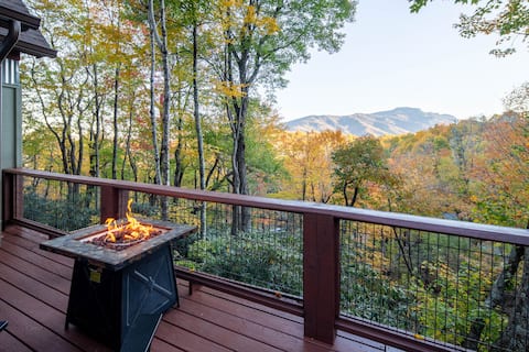 S'More To Love! Hot Tub, Pool Table, Views, & More
