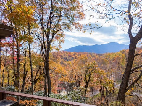 S'More To Love! Hot Tub, Pool Table, Views, & More